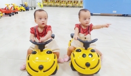 Hình ảnh Trúc Nhi – Diệu Nhi tái khám khiến ai nhìn cũng vui lây