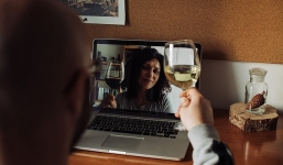 Tác động khủng khiếp của đại dịch Covid-19 đến cộng đồng 'người ế'