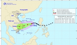 Bão số 10 giật cấp 10 tiến sát bờ, Quảng Nam gấp rút sơ tán dân