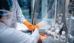 Trump đổ lỗi cho FDA công bố vắc xin Covid-19 muộn cản trở ông đắc cử