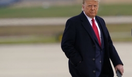 Trump nổi đóa vì đài Fox News 'ăn cháo đá bát'