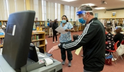 Ông Trump chi 3 triệu USD kiểm phiếu lại tại Wiscosin hòng lật ngược tình thế