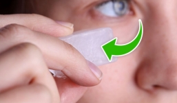 Chườm đá lạnh lên mặt mỗi ngày, làn da của bạn sẽ nhận được 7 điều kỳ diệu