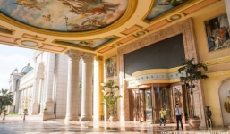 Ra khỏi phòng cách ly Covid-19 chỉ 8 giây, người đàn ông lãnh án phạt 3.500 USD