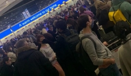 Người Anh hoảng loạn vì Covid-19 chủng mới 'vượt tầm kiểm soát'