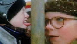 Thiếu niên tò mò đi liếm cột thép giữa trời âm độ và cái kết