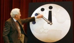 Đồng hồ Tận thế dự báo 'ngày tàn' của Trái đất năm 2021