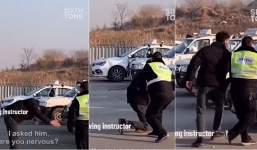 Thanh niên vái lạy ô tô để lấy may khi thi bằng lái