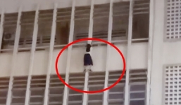 Cứu nữ sinh cấp 2 lơ lửng ở tầng 3 trường học