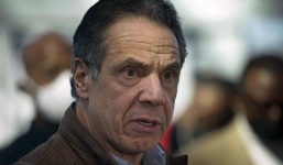 Thống đốc New York bị tố 'mò mẫm' nhân viên ngay trong dinh thự