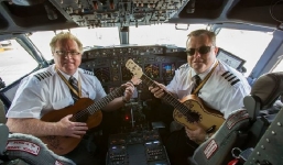 Quy định phi công không để râu rậm và những 'thâm cung bí sử' của ngành hàng không