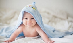 2 lý do khiến chuyên gia cảnh báo không dùng nước xả vải cho quần áo trẻ em