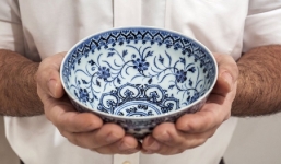 Chiếc bát cổ lưu lạc ở chợ đồ cũ được bán với giá hơn 16 tỷ đồng