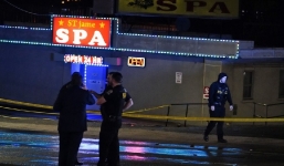 Người Mỹ gốc Á lo sợ sau loạt vụ xả súng nhằm vào tiệm massage