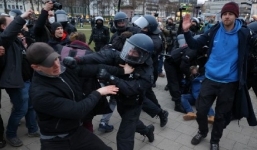 Làn sóng thứ 3 ập đến, biểu tình phản đối phong tỏa lan khắp châu Âu