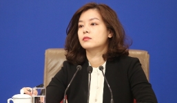 Nữ phiên dịch viên tại đàm phán Mỹ - Trung khuynh đảo MXH vì đẹp và đỉnh