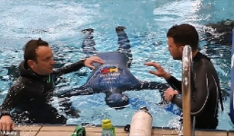 Nhịn thở trong gần nửa giờ, người đàn ông phá kỷ lục của chính mình