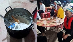 Ấm lòng hình ảnh cán bộ nấu 'nồi cháo to ú ụ' phục vụ bà con đi làm CCCD