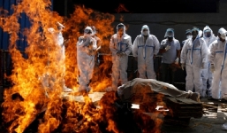 Toàn cảnh thế giới 24h ngày 25/4: Ấn Độ trải qua ngày đen tối vì Covid-19, Trump sắp chuyển chỗ ở