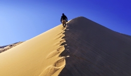 Bí ẩn về cồn cát biết hát, cách xa vài kilomet vẫn nghe thấy