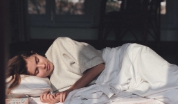 Tại sao ngủ trưa dậy dễ bị đau đầu?