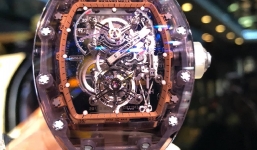 Siêu đồng hồ đại gia Tùng Vàng rao bán 100 tỷ 'chất' thế nào?