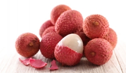 Cách ăn vải cho đẹp da, không nóng trong người