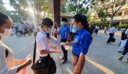 Đáp án đề thi vào lớp 10 THPT chuyên môn Ngữ Văn tỉnh Quảng Trị 2021