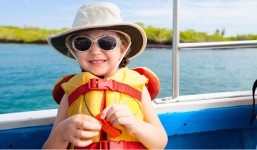 5 quy tắc an toàn mùa hè bố mẹ cần dạy con