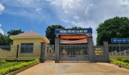 Thông tin mới nhất vụ học trò nghèo Đắk Nông bị giữ học bạ vì nợ 550.000 đồng