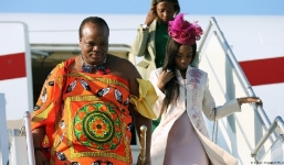 Chân dung ông vua sống xa hoa bên 15 bà vợ, mặc người dân đói khổ