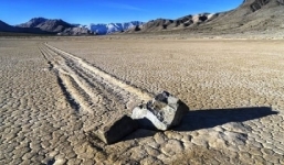 Sự thật những tảng đá biết đi tại Mỹ khiến nhân loại kinh ngạc từ hơn 100 năm trước