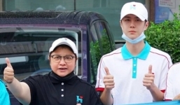 Báo Trung Quốc la ó ngôi sao cứu trợ lũ, Vương Nhất Bác lại bị réo tên