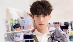 La Vân Hi bó bột cứng ngắc, phải ngồi xe lăn đi làm khiến fan như ngồi trên đống lửa