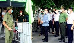 Bí thư Thành ủy Hà Nội Đinh Tiến Dũng: Cấp giấy đi đường nhanh, gọn, thực hiện giãn cách triệt để trong “vùng đỏ”