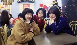 Nhan sắc mlem của 'Vương Tổ Hiền, Trương Mạn Ngọc' Reply 1988 khiến netizen đứng hình, dụi mắt 