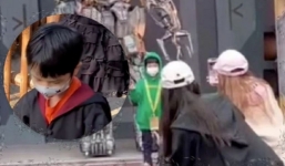 Phản ứng trốn camera của con trai Huỳnh Hiểu Minh, Angela Baby khiến netizen đau lòng