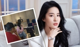 Ảnh mặt mộc của Lưu Diệc Phi giống một người đến lạ lùng