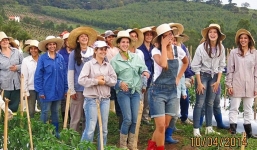 Ngôi làng 'nữ nhi quốc' nơi chị em xinh như mộng vẫn chịu cảnh cô đơn