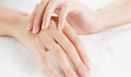 Nhìn bàn tay có 2 đặc điểm này định sẵn làm ra bao nhiêu tiền cũng không giữ được