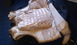 Gần 500 áo chống đạn second hand Mỹ tặng Ukraine bị đánh cắp