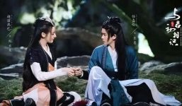 Địch Lệ Nhiệt Ba và Nhậm Gia Luân 'yêu' giả trân trong Ngự Giao Ký khiến fan thất vọng