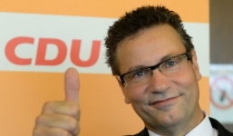 Bộ trưởng Đức kêu gọi người dân mặc áo len để trừng phạt Nga