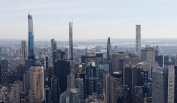 Cận cảnh tòa nhà chọc trời 'gầy nhất' thế giới nằm giữa đường chân trời New York