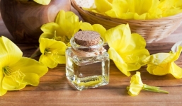Công dụng tinh dầu hoa anh thảo: Chứa 2 'chiến thần' bảo vệ sắc đẹp khiến chị em si mê