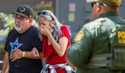 Nước Mỹ tang thương sau vụ xả súng tại trường tiểu học, 18 đứa trẻ ra đi mãi mãi