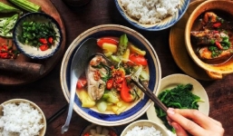 4 thói xấu trên bàn ăn vạch trần bản chất con người: Ai có thói quen đảo bới thức ăn hãy bỏ ngay!