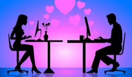 Chuyện thật như đùa: Yêu online 8 năm, lúc sắp cưới mới biết người yêu là bạn thân cùng phòng