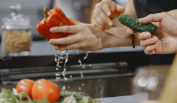 Hai sai lầm mà nhiều người vẫn mắc phải khi rửa rau, cách thứ 2 càng rửa càng gây hại cho sức khỏe