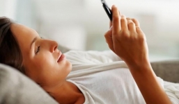 Việc làm 'khó bỏ' trước khi đi ngủ ai cũng mắc khiến cơ thể phải gánh chịu 4 tổn thương